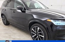 2022 Volvo XC90 T6 Momentum 7-Passenger