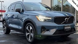 2025 Volvo XC40 B5 Plus Dark Theme
