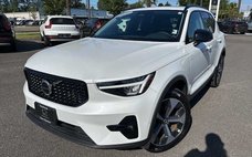 2023 Volvo XC40 B5 Plus Dark Theme