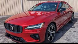 2024 Volvo S60 B5 Plus Dark Theme