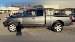 2004 Nissan Titan LE