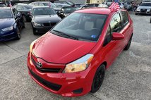2013 Toyota Yaris LE 2dr Hatchback