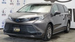 2022 Toyota Sienna LE 8-Passenger