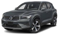 2025 Volvo XC40 B5 Plus Dark Theme