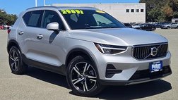 2025 Volvo XC40 B5 Core Bright Theme