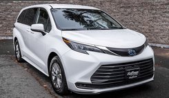 2025 Toyota Sienna LE 8-Passenger