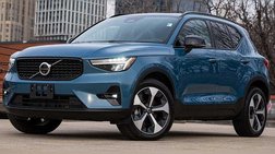 2025 Volvo XC40 B5 Plus Dark Theme