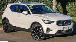 2025 Volvo XC40 B5 Ultra Bright Theme