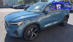 2025 Volvo XC40 B5 Core Bright Theme