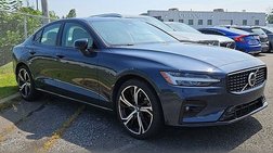 2024 Volvo S60 B5 Plus Dark Theme