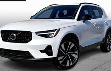 2023 Volvo XC40 B5 Ultimate Dark Theme