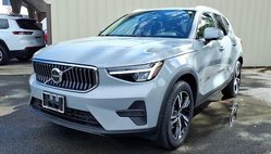 2025 Volvo XC40 B5 Core Bright Theme