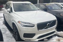 2021 Volvo XC90 T6 Momentum 6-Passenger