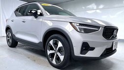 2023 Volvo XC40 B5 Plus Dark Theme