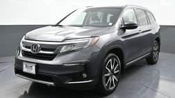 2022 Honda Pilot Touring w/Rear Captain's Chairs