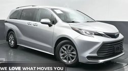 2022 Toyota Sienna LE 8-Passenger