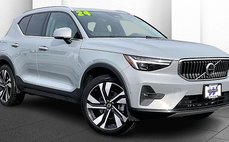 2024 Volvo XC40 B5 Ultimate Bright Theme