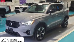 2024 Volvo XC40 B5 Plus Dark Theme