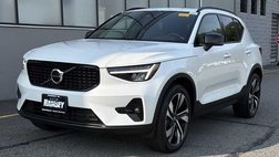2023 Volvo XC40 B5 Plus Dark Theme