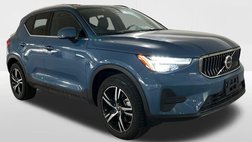 2025 Volvo XC40 B5 Core Bright Theme