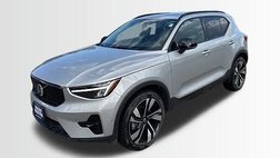 2025 Volvo XC40 B5 Plus Dark Theme