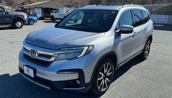 2019 Honda Pilot Touring w/Rear Captain's Chairs