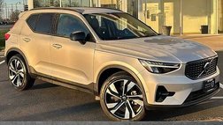 2025 Volvo XC40 B5 Plus Dark Theme