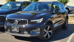2025 Volvo XC40 B5 Core Bright Theme