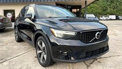 2023 Volvo XC40 B5 Plus Dark Theme