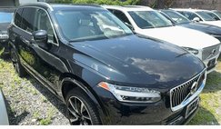 2022 Volvo XC90 T6 Momentum 7-Passenger