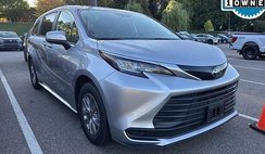 2022 Toyota Sienna LE 8-Passenger