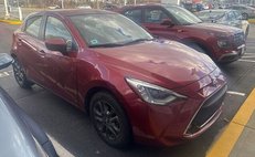2020 Toyota Yaris Hatchback LE