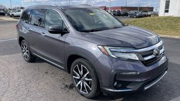 2022 Honda Pilot Touring w/Rear Captain's Chairs