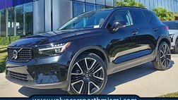 2025 Volvo XC40 B5 Ultra Dark Theme