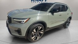 2023 Volvo XC40 B5 Ultimate Dark Theme