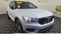 2022 Volvo XC40 T5 R-Design