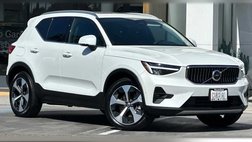 2025 Volvo XC40 B5 Plus Bright Theme