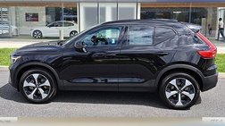2025 Volvo XC40 B5 Plus Dark Theme
