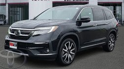 2019 Honda Pilot Touring w/Rear Captain's Chairs