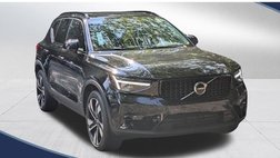 2023 Volvo XC40 B5 Plus Dark Theme