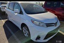 2018 Toyota Sienna LE