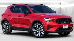 2023 Volvo XC40 B5 Plus Dark Theme