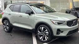 2023 Volvo XC40 B5 Plus Dark Theme