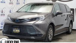 2022 Toyota Sienna LE 8-Passenger