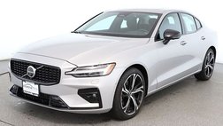 2024 Volvo S60 B5 Plus Dark Theme