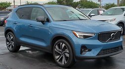 2023 Volvo XC40 B5 Plus Dark Theme