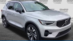 2025 Volvo XC40 B5 Plus Dark Theme