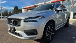 2020 Volvo XC90 T6 Momentum 6-Passenger