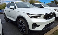 2024 Volvo XC40 B5 Ultimate Bright Theme