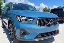 2025 Volvo XC40 B5 Ultra Bright Theme
